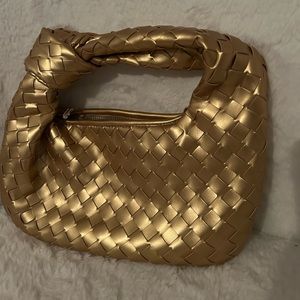 Amazon woven knotted top handle bag- Gold